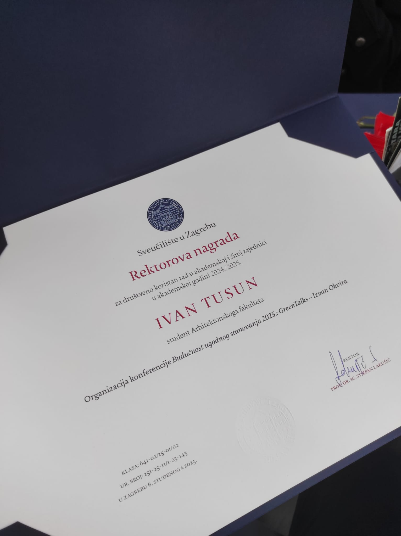 Trenutno pregledavate Rektorova nagrada – Ivan – 2025
